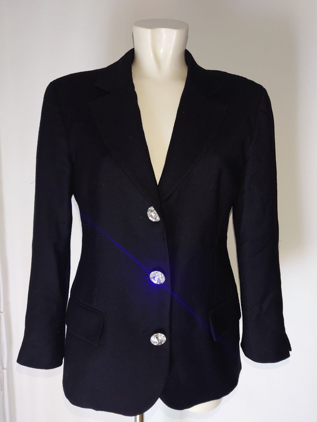 Giacche: BAILA Blazer it42 mit Strassknöpfen – Usato da Baden venduto da agora_newgeneration 1