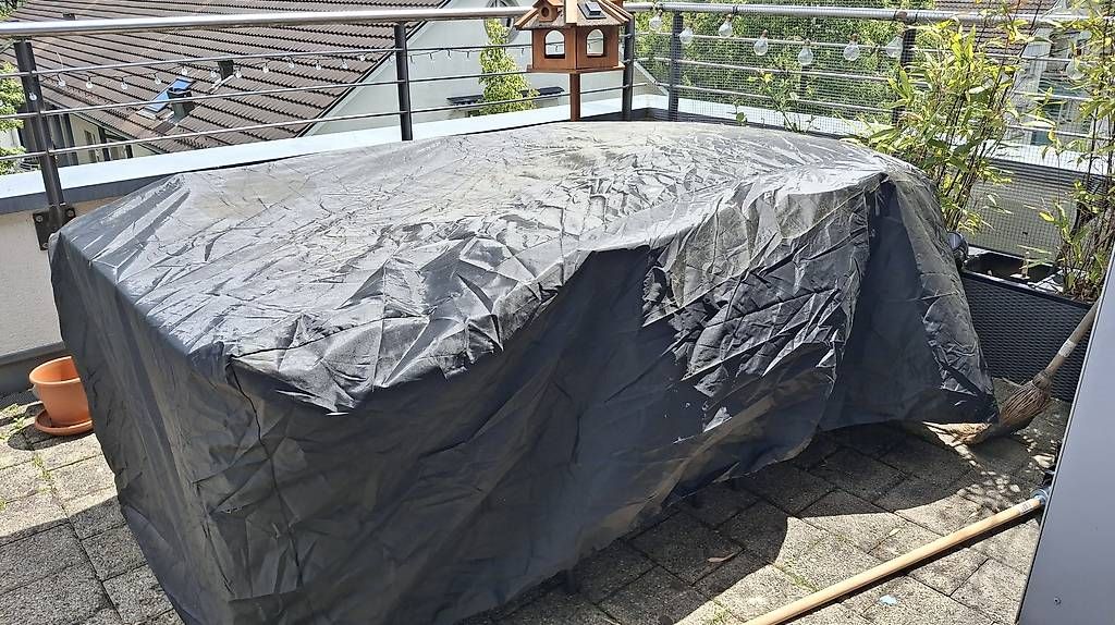 Set di tavolo e panche: Gartentisch Set inklusive 4 Stühle – Usato da Schwerzenbach venduto da Palmea 1