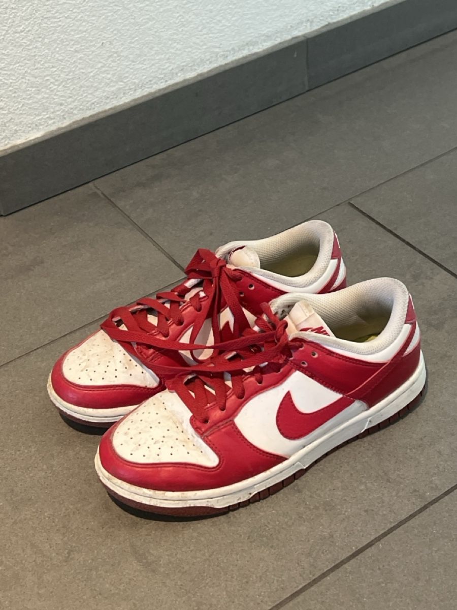 Nike Chaussures femmes: Nike Dunk Low Grösse 37.5  – D'occasion à Wettingen par Jaaani