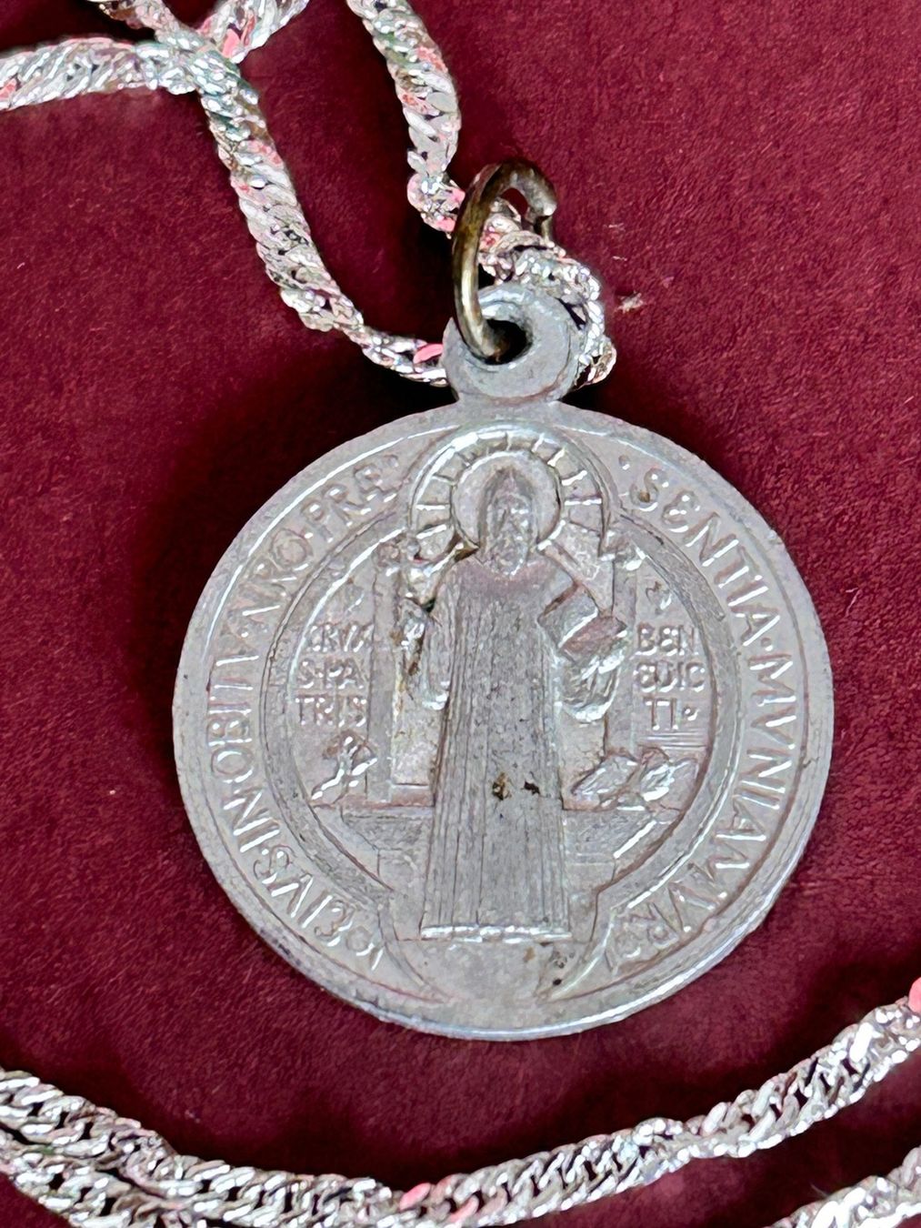 Ciondoli: Kette mit Jesus Anhänger – Usato da Dittingen venduto da Bellevista