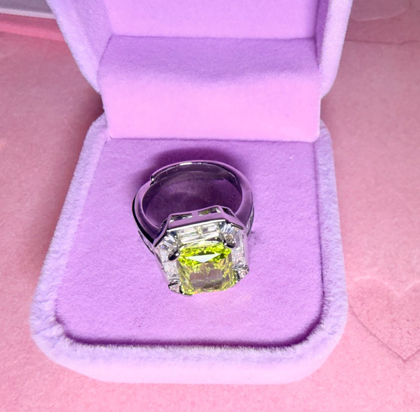 Anelli: Bague émeraude lime – Nuovo e nell'imballaggio originale da St-Maurice venduto da Sandrinette123 4