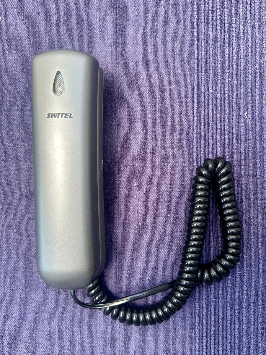 Switel Telefoni: Kompaktes Fixnetz-Telefon – Usato da Oberwil b. Zug venduto da Putincanin 2