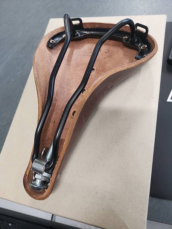 Brooks Pezzi di ricambio: Sella Brooks nuova marrone – Nuovo e nell'imballaggio originale da Bellinzona venduto da MISTER.BIKE 1