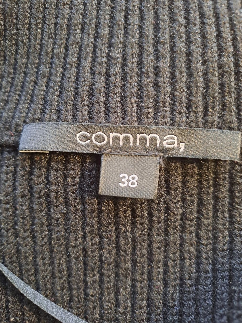 Comma Giacche: Neuwertige Strickjacke Comma – Nuovo (secondo la descrizione) da Volketswil venduto da ronbons 4