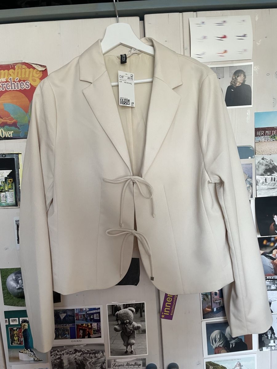 H&M Anzüge & Kostüme: Weisser Blazer zum Binden – Neu und originalverpackt aus Turgi von eiiinalem