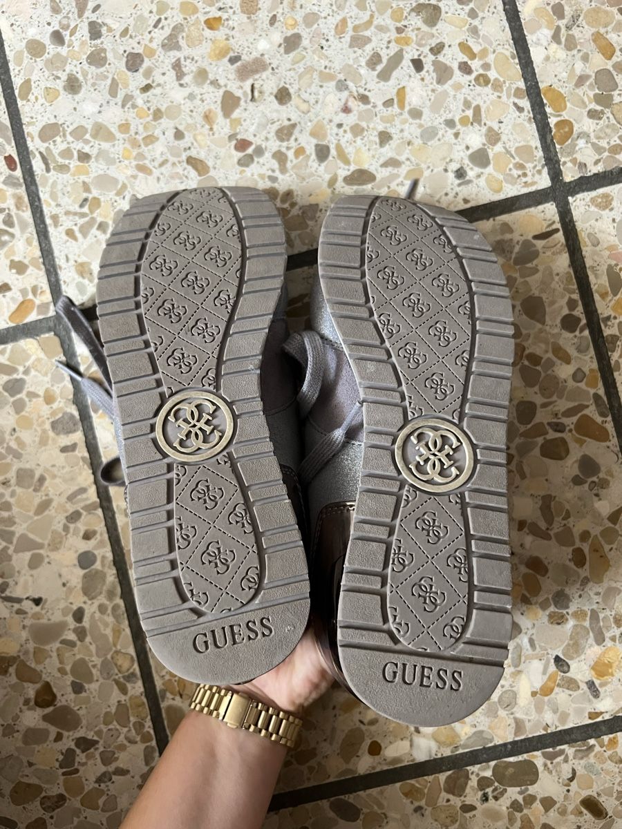 Scarpe da donna: Guess Sneaker Gr. 39, Grau, Glitzer – Usato da Bad Zurzach venduto da Heugumper7 6
