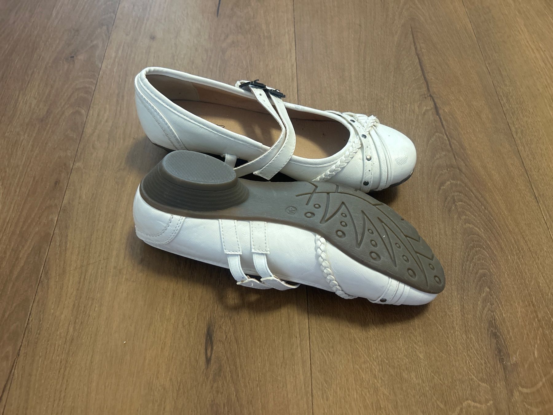 Scarpe da donna: Mary Jane Schuhe weiß Gr 40 Neu – Nuovo (secondo la descrizione) da Regensdorf venduto da Spyke55 1