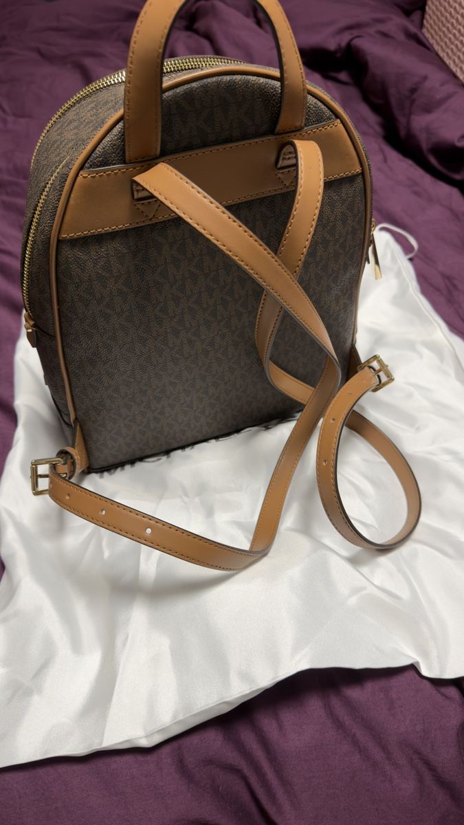Michael Kors Zaini: Michael Kors Rucksack wie neu – Usato da Buchrain venduto da electrify87 2
