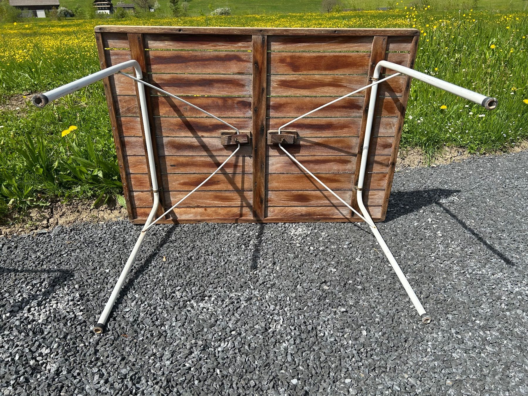 Set di tavolo e panche: Vintage Gartenmöbel dänisch Design – Usato da Goldau venduto da Taburettli_Brocante 9