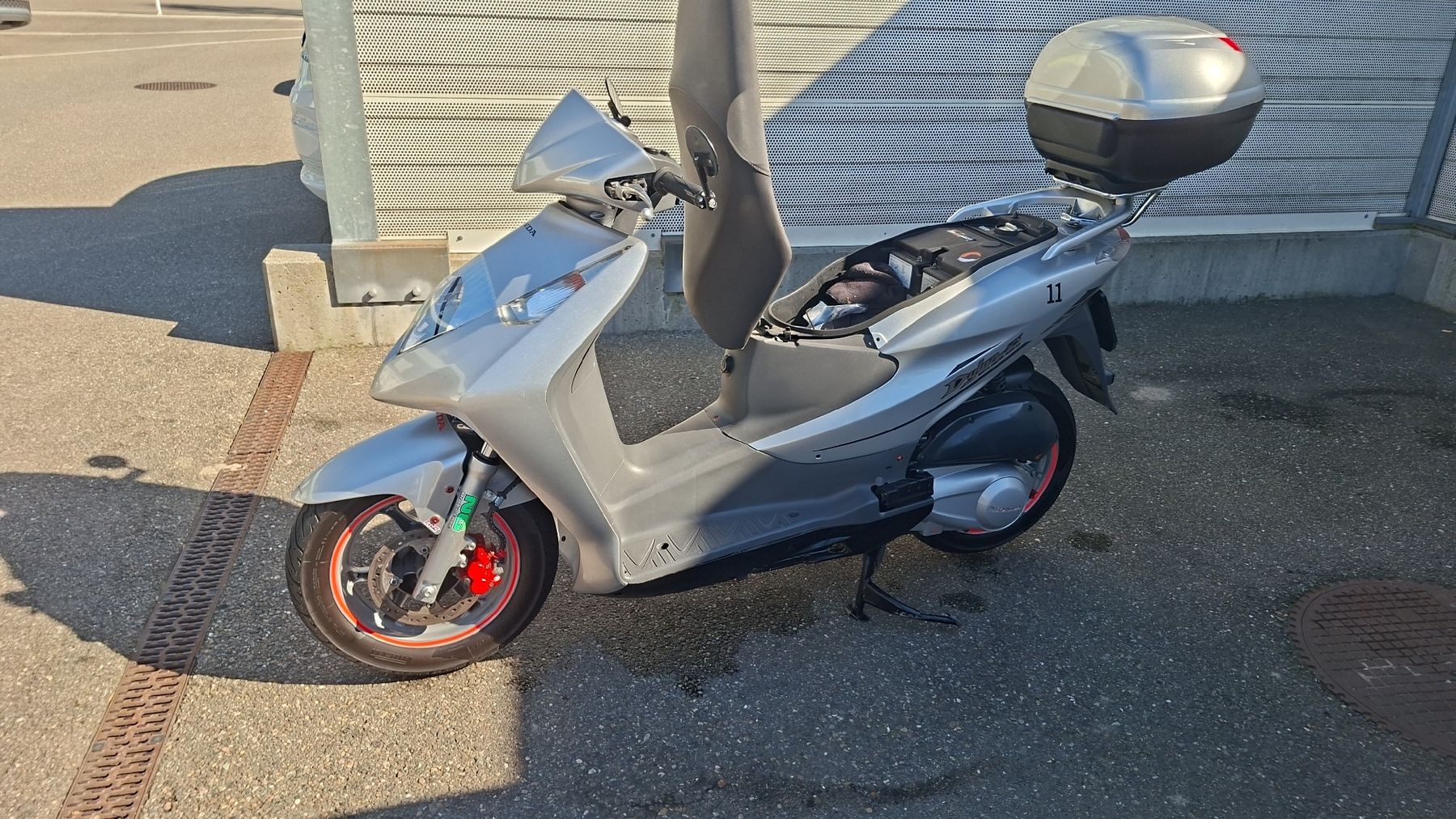 Honda Scooters: Honda Ses Dylan 125 – D'occasion à Uster par Emy