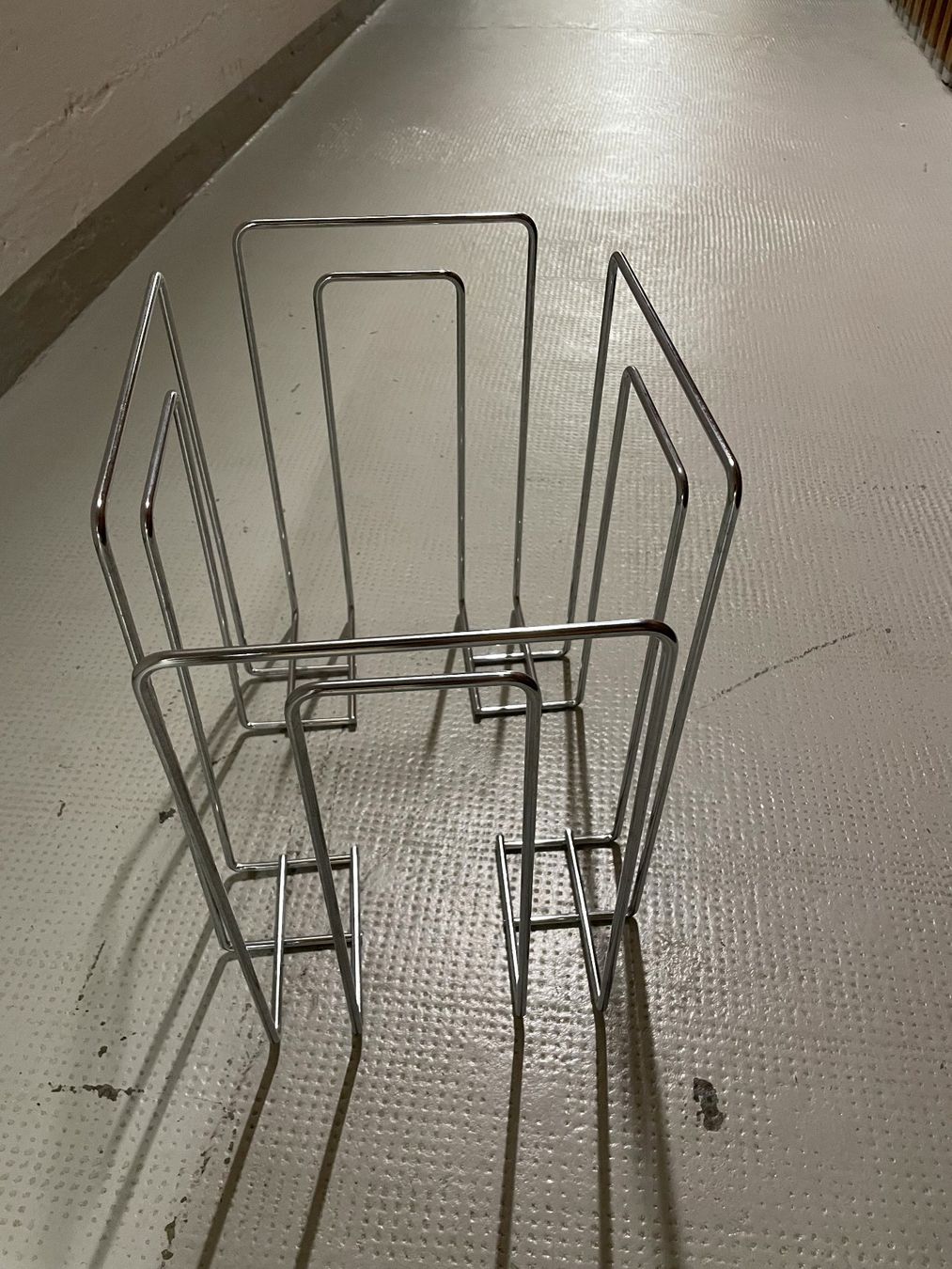 Altro per la casa: Zeitungsständer / Papiersammler – Usato da Muttenz venduto da Teejee