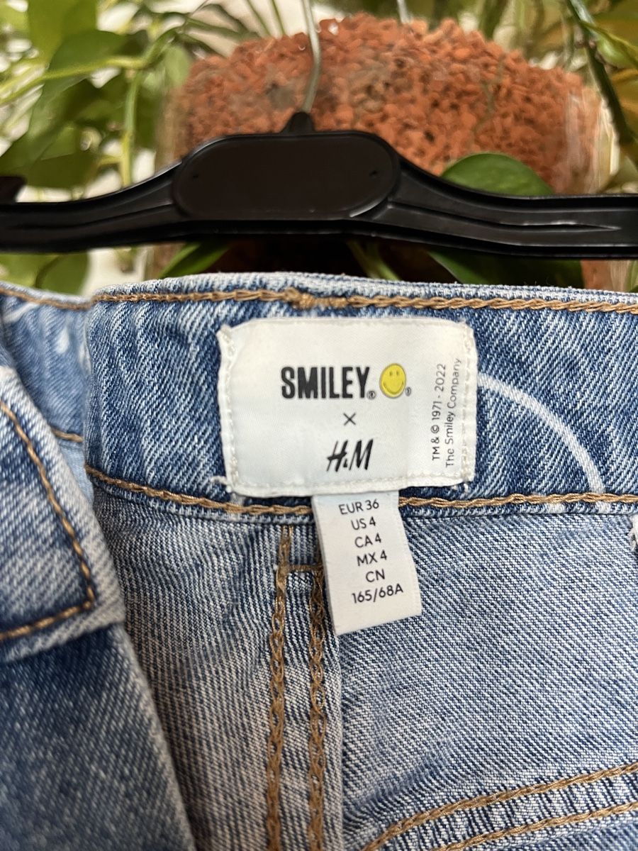 H&M Jeans: Smiley x H&M Jeans blau Gr. 36 – Usato da Samedan venduto da K7kgh 5