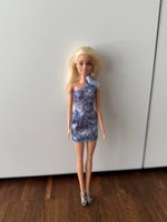 Barbie Puppe mit blauem Kleid und Schuhen sehr guter Zustand