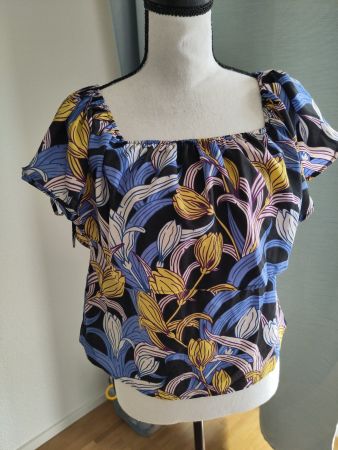 Damen Bluse schwarz floral mit Rüschenärmeln