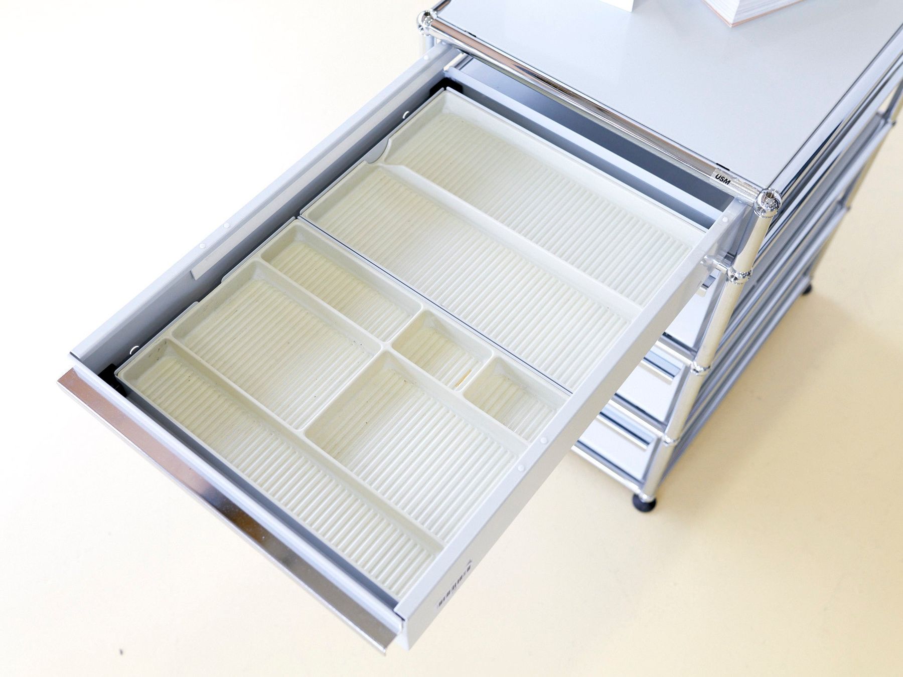USM Banconi: USM Haller Rollcontainer | Lichtgrau | Neuwertig – Usato da Meinisberg venduto da atelier_TILIJA 3