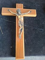 Kruzifix mit Korpus Messin auf Holztafel INRI