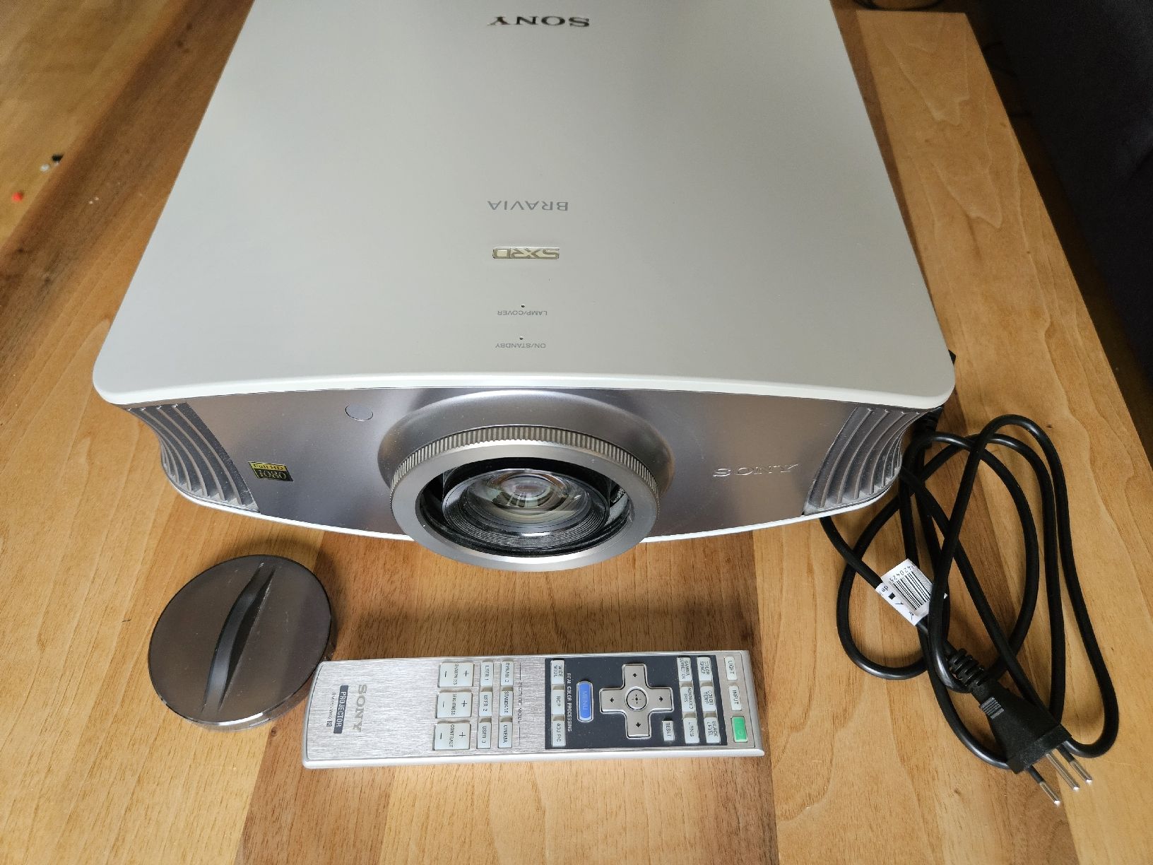 Sony Proiettori: Sony Full HD Beamer VPL-VW40 – Usato da Zürich venduto da Pazzenreich