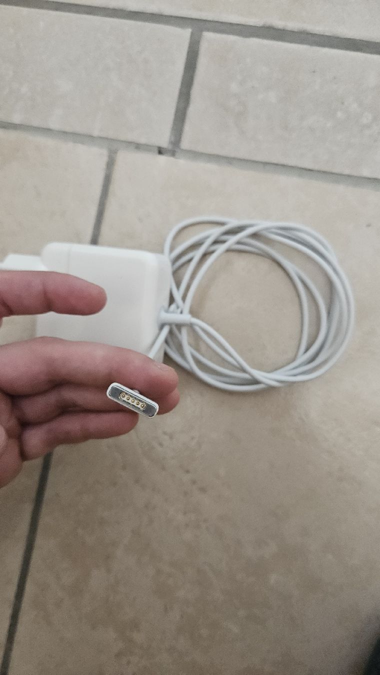 Apple Caricabatterie: caricatore per macbook 2015 – Nuovo (secondo la descrizione) da Castel San Pietro venduto da pie_k8j6 1
