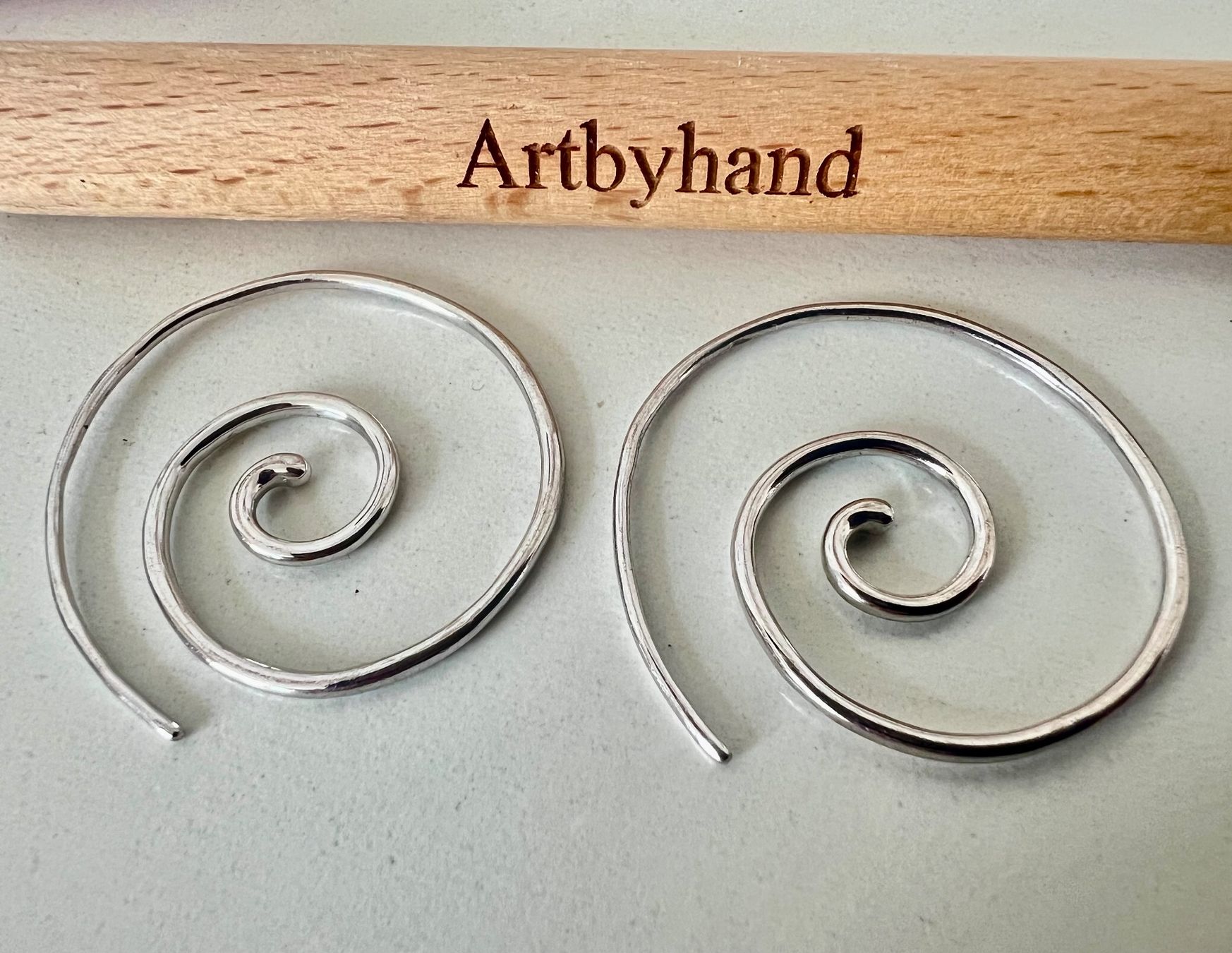Ohrringe & -stecker: Spiral-Ohrringe Silberoptik | Boho Ethno Statement – Gebraucht aus Ruswil von artbyhand 2