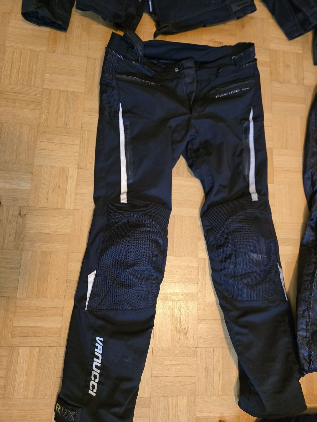 Vanucci Lotti di vestiti: Vanucci Motorrad Kombi 2 teile – Usato da Riehen venduto da lor_99g9 3
