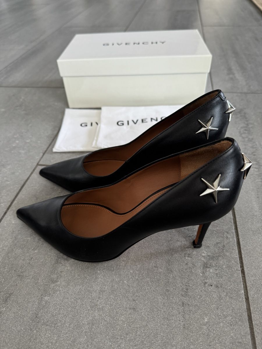 Givenchy Scarpe da donna: Givenchy Star Studded Pumps - schwarz – Nuovo (secondo la descrizione) da Küsnacht ZH venduto da jeli9