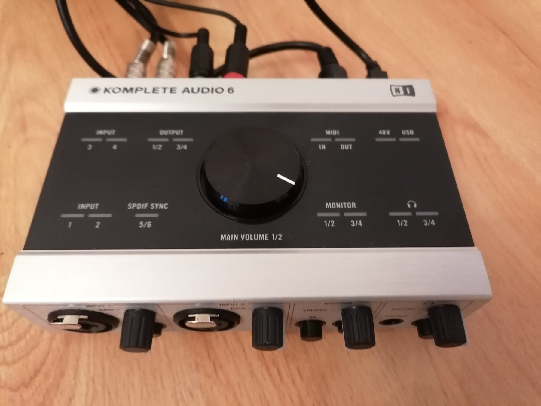 Studioequipment: Native Instruments Komplete Audio 6 / USB-Audio-Interface – Gebraucht aus Frenkendorf von bel_cdh8 1