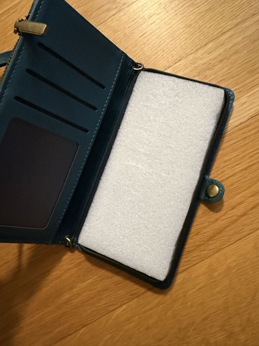 Cover & Protezioni schermo: 2 Iphone 13 Hüllen, neuwertig! – Nuovo (secondo la descrizione) da Lenzburg venduto da car_pzg8 2