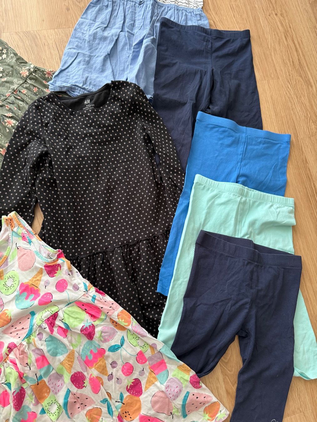 H&M Lotti & Set di vestiti: Sommerkleiderset Gr.134/140 – Usato da Sarnen venduto da Pinoccio6 2