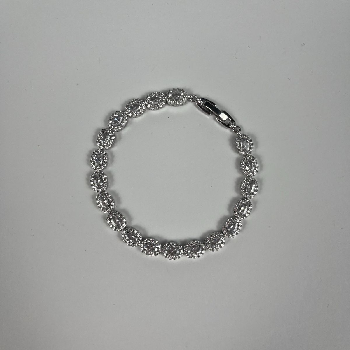 Bracelets: Diamond Bracelet – Neuf avec emballage d'origine à Seltisberg par izz_8xth