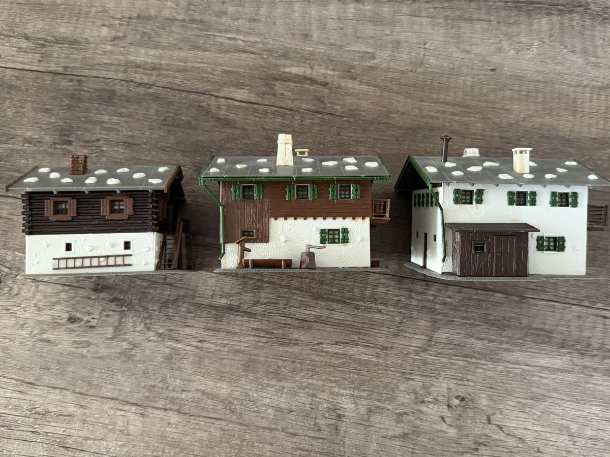 Trains électriques: Chalets pour train miniature  – D'occasion à Petit-Lancy par Solcarm 3