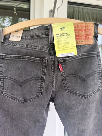Levi's 519 Skinny Jeans, size 27