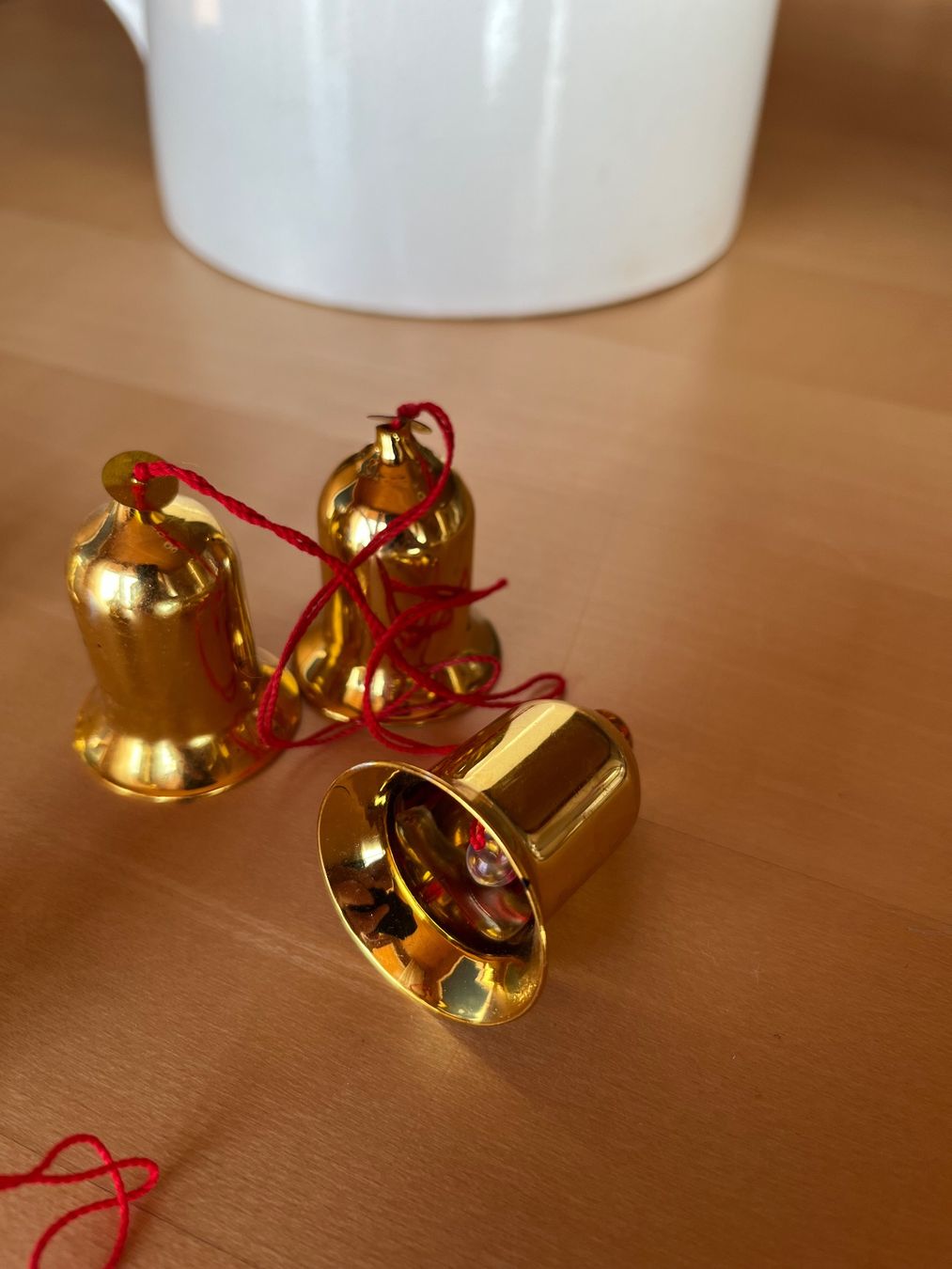 Tutte le decorazioni: goldene Glasglöcklein – Nuovo (secondo la descrizione) da Hinwil venduto da maf_5gzt 2