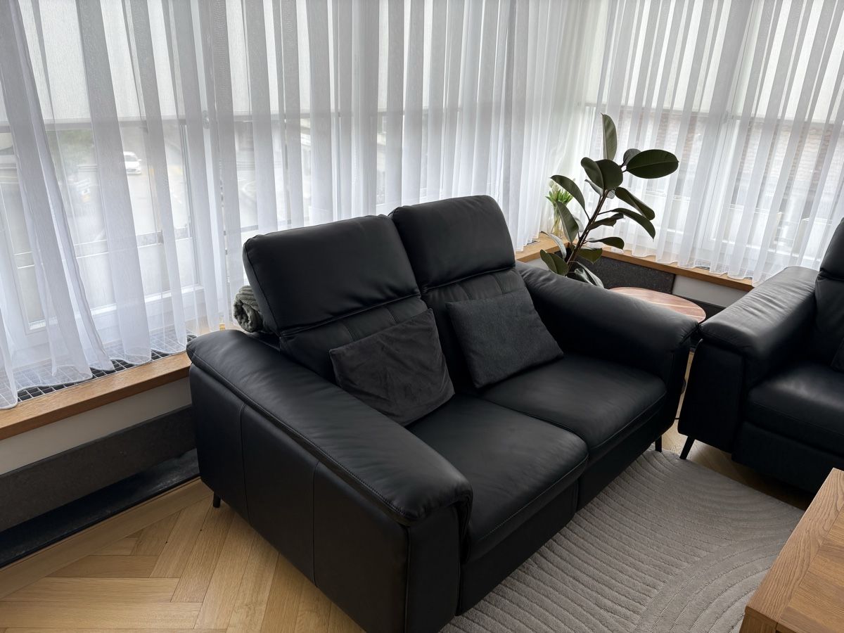 Sofas: Schwarze Ledercouchgarnitur, 2er+3er – Gebraucht aus Langenthal von Mice05 2