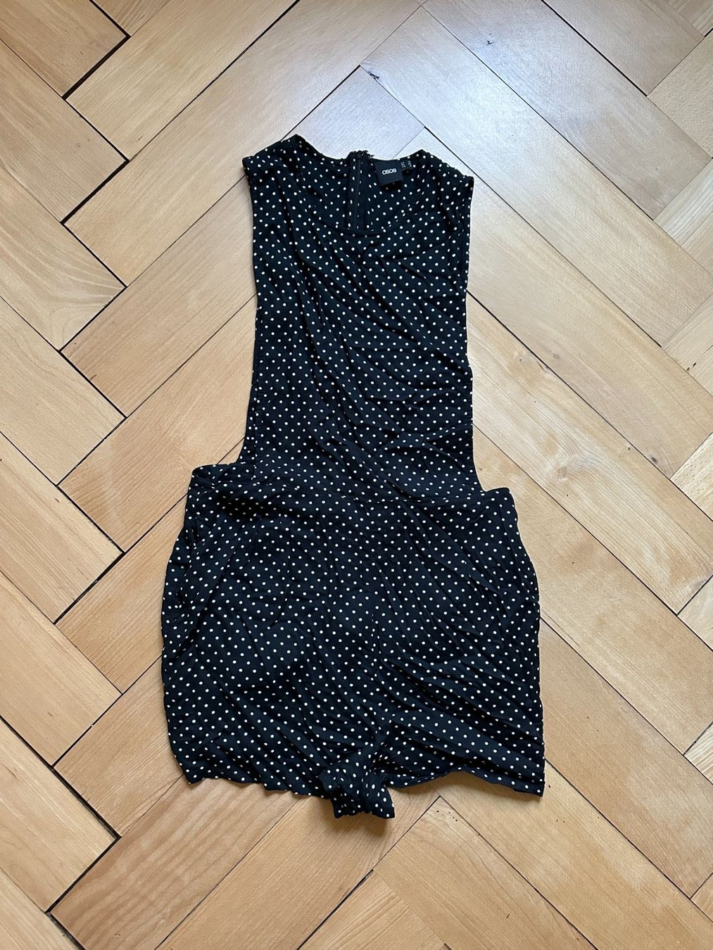 Asos Tute: ASOS - Jumpsuit schwarz mit Polka Dots 38 – Usato da Zürich venduto da Diazaio