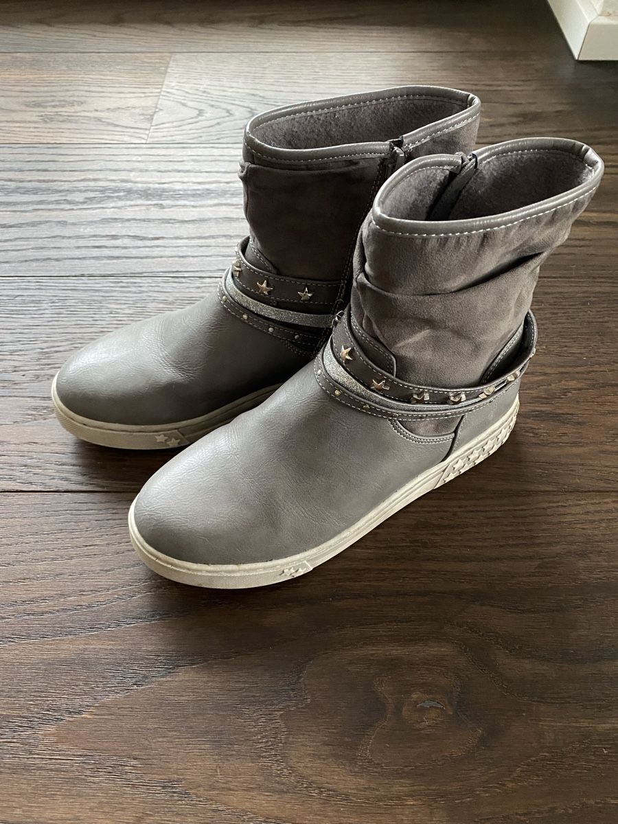 Chaussures filles: Stiefel – D'occasion à Pfäffikon ZH par aveo14 1