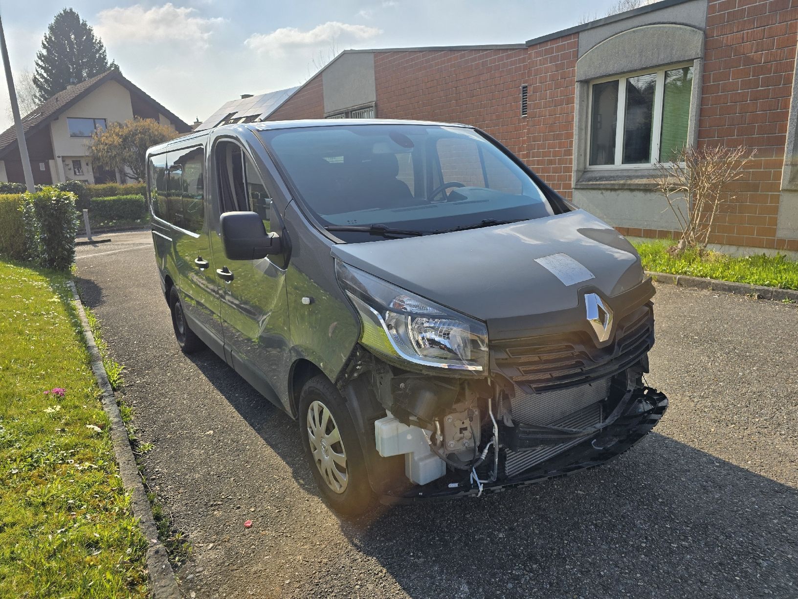 Renault Autos: Renault Trafic dci125 – Defekt aus Emmen von KGB33
