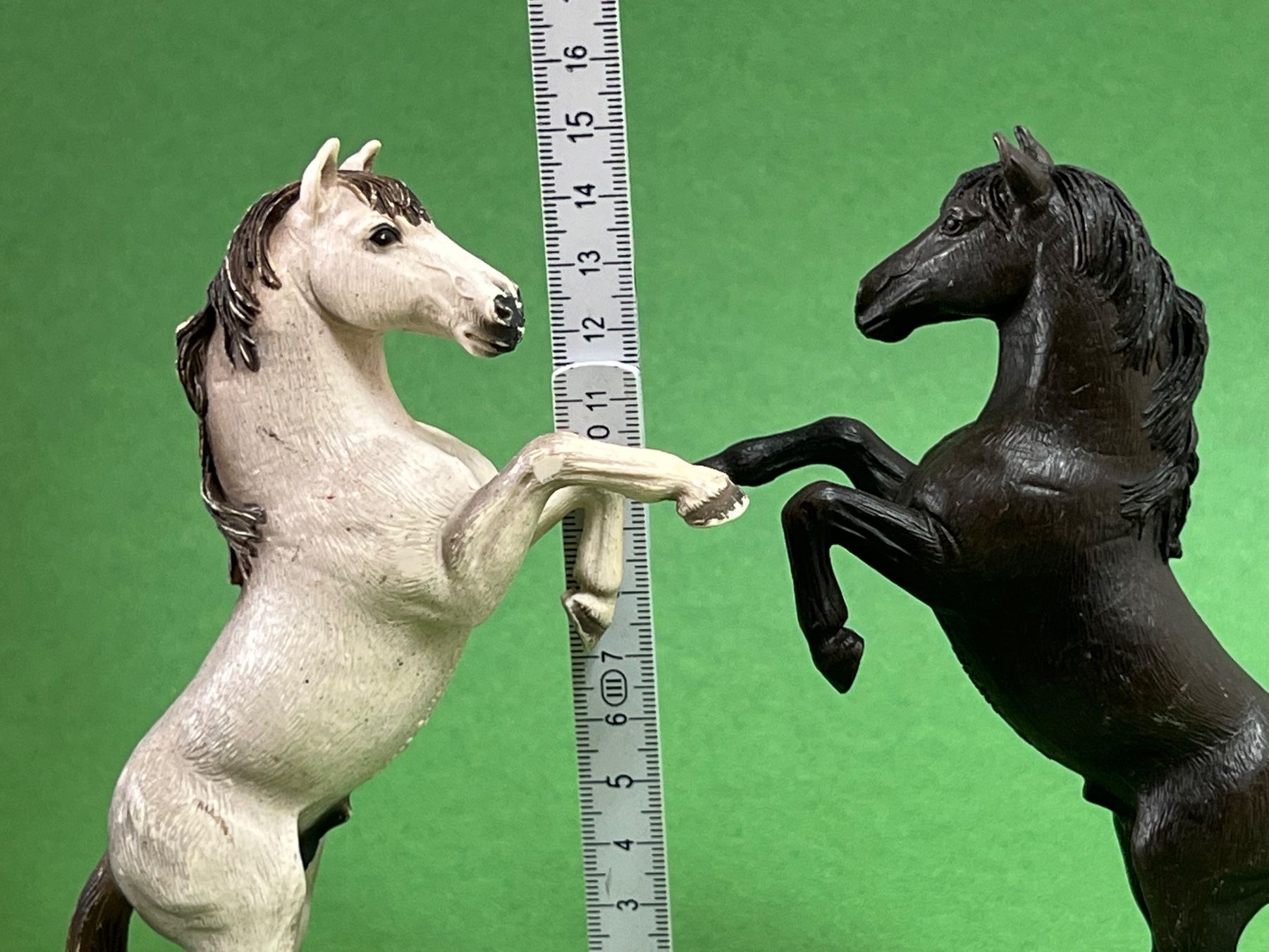Schleich Figuren: 2 Schleich Mustang Hengst steigend Pferd – Gebraucht aus Ennetbaden von  1