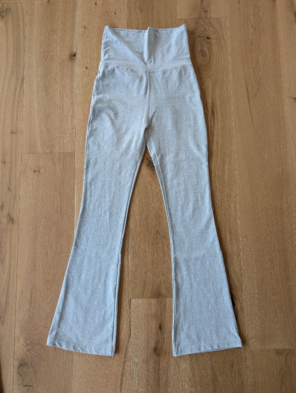 Stradivarius Leggings: graue Stradivarius Schlaghose – Usato da Heiden venduto da kawusch
