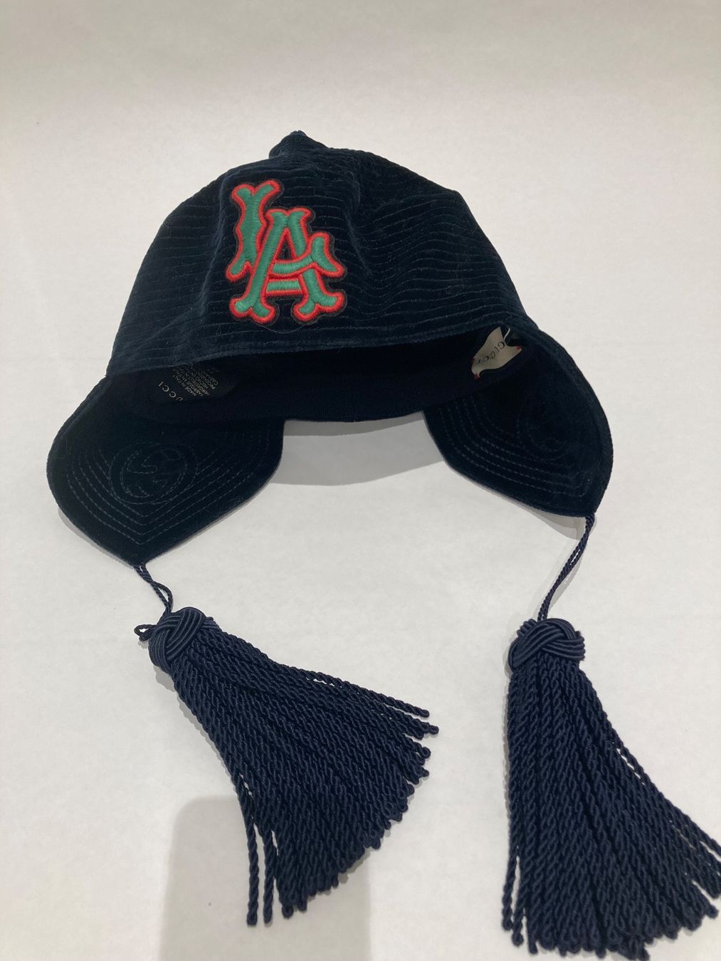 Gucci Copricapi, berretti & cappellini: Gucci cappello in velluto BLU – Usato da Paradiso venduto da Kayakara 2