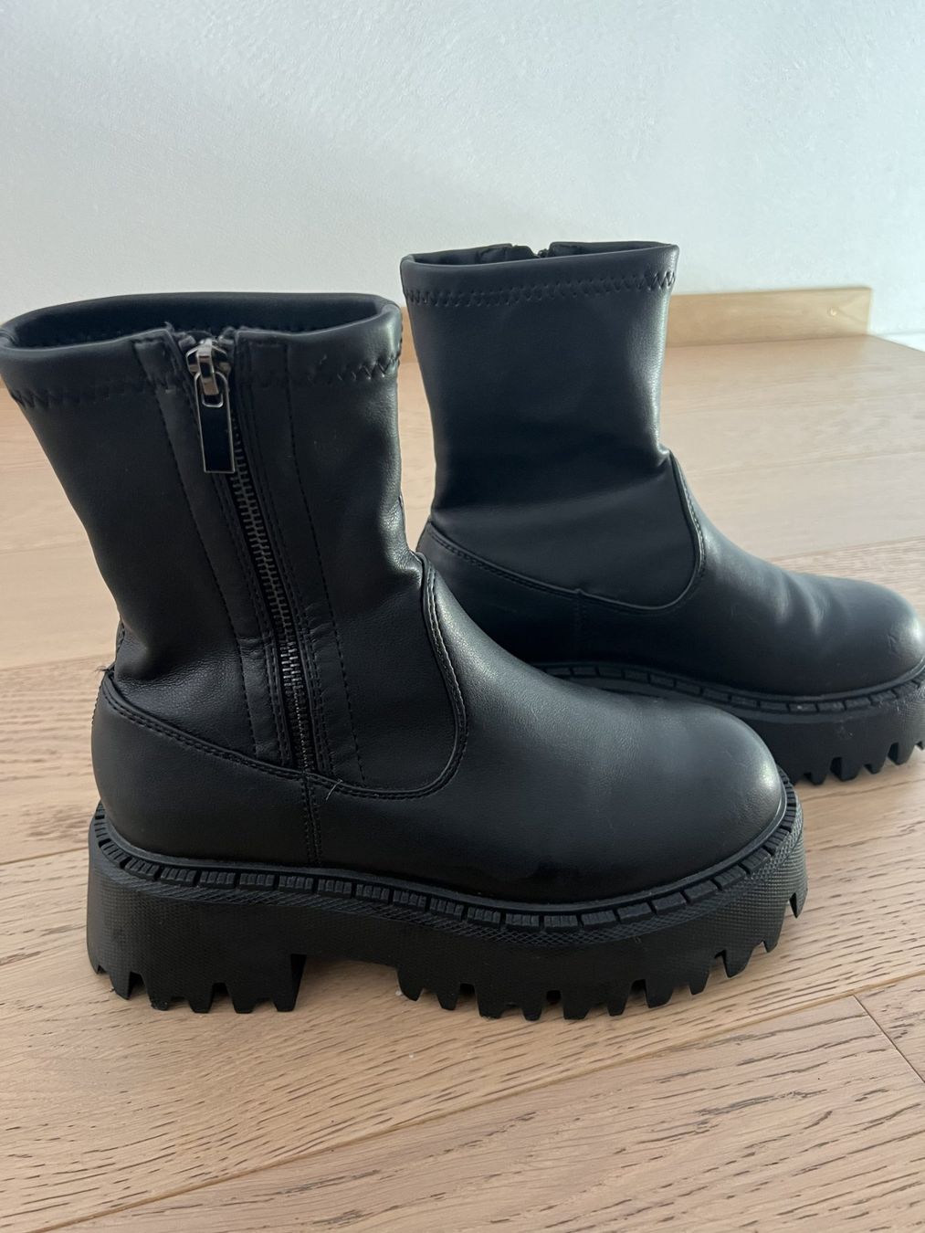 Damenschuhe: Bottines noires à plateforme, Even&Odd – Gebraucht aus Orsières von far_5lp2