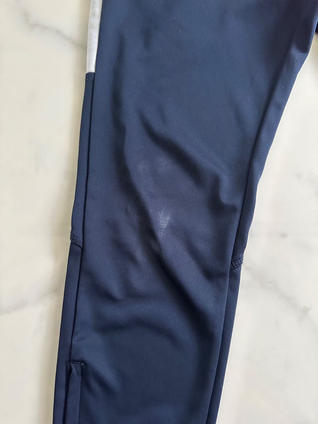 Nike Hosen: Nike Kinder Trainerhose Gr. 137-147 – Gebraucht aus Lausen von Swissart123 4