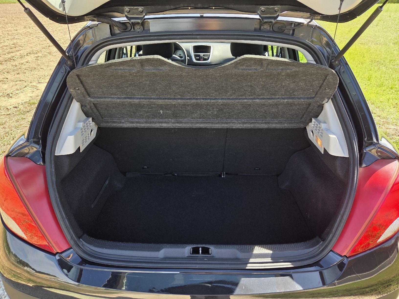 Peugeot Automobili: Peugeot 207 1.4i - ab MFK – Usato da Bern venduto da Flmi 8