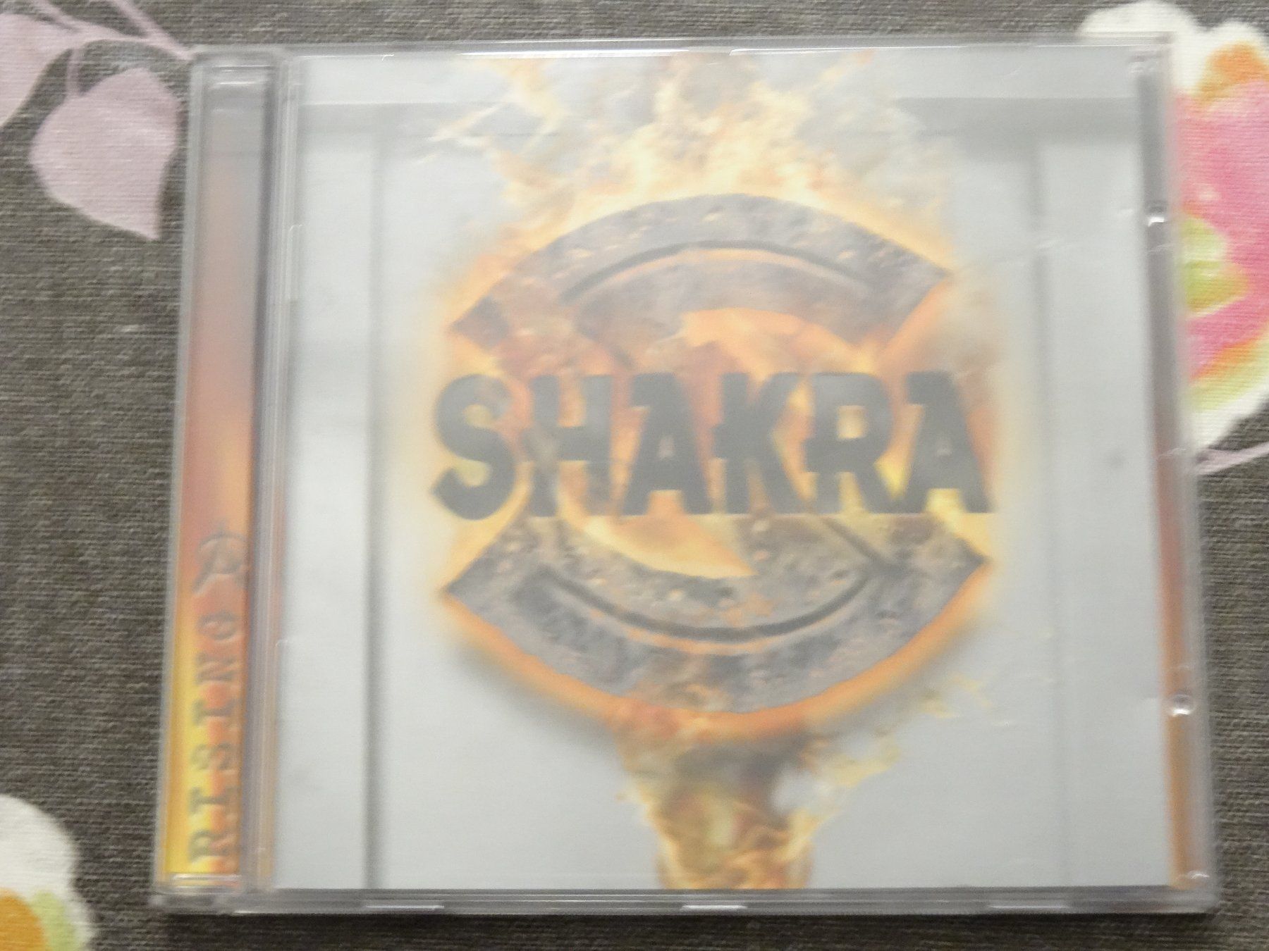 CDs: Shakra - Rising CD – Gebraucht aus Olten von Disc-Ausverkauf