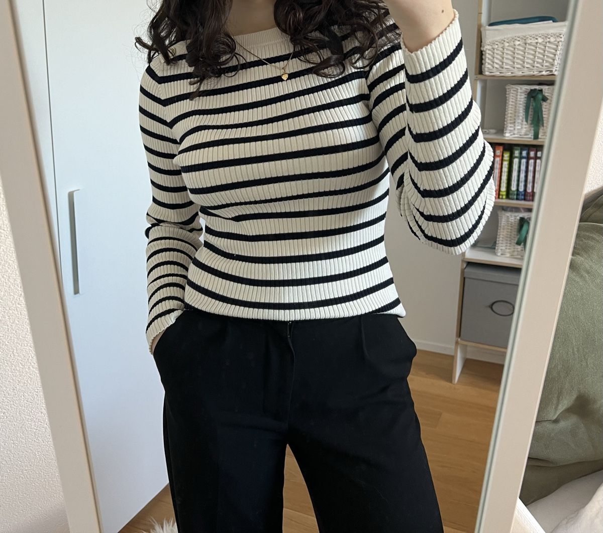 H&M T-shirt: Gestreiftes Langarmshirt – Nuovo (secondo la descrizione) da Frauenfeld venduto da vik_d96k 2