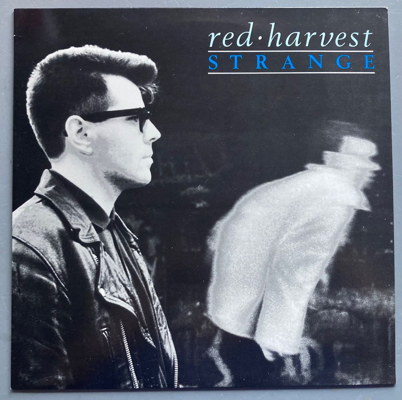 Schallplatten: RED HARVEST - STRANGE – Gebraucht aus Poliez-Pittet von Newtown-Records
