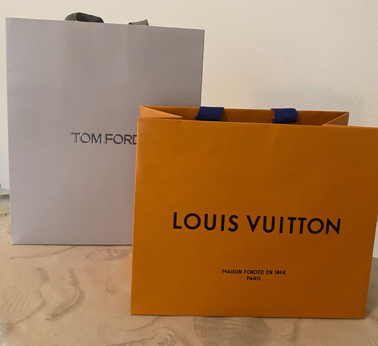Altri gioielli: 2 Tüten von Tom Ford, Louis Vuitton – Nuovo (secondo la descrizione) da Zürich venduto da Maria2021
