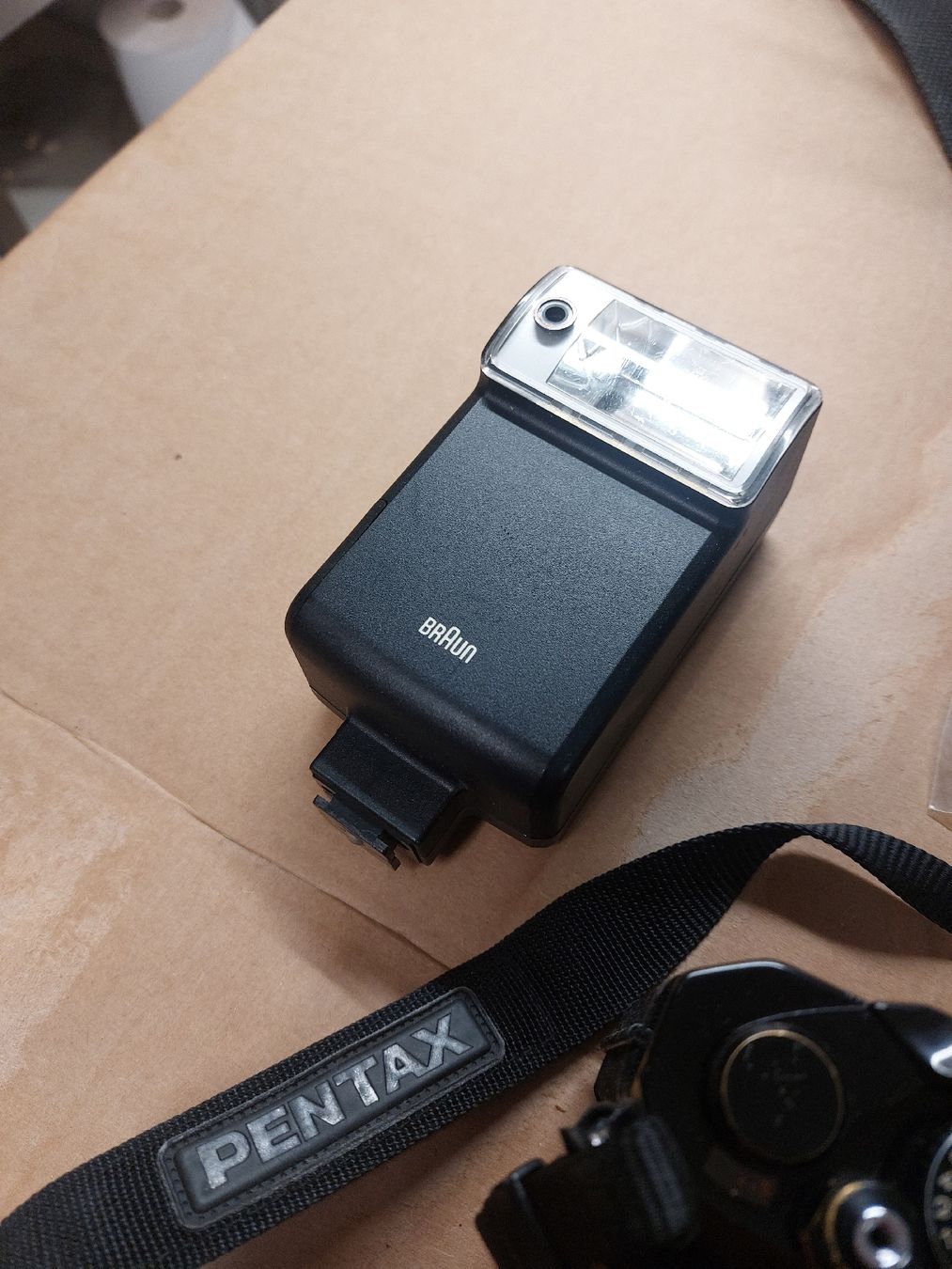 Pentax Kamera: Asahi Pentax K2 inkl 3 Objektive Tasche Blitz – Defekt aus Uster von m_kubic 1