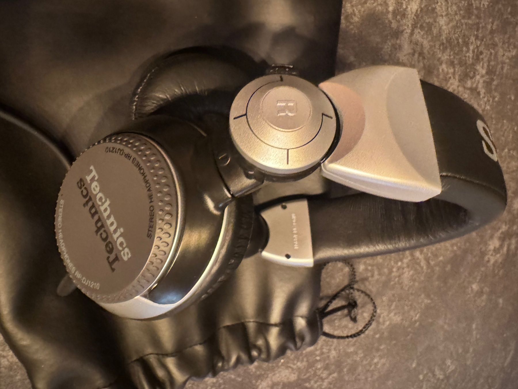 Technics Cuffie: Technics RP-DJ1210 Professioneller Studio Kopfhörer – Nuovo (secondo la descrizione) da Kilchberg ZH venduto da IROC84 6