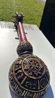 Instrument de musique ethnique sculpté à la main antique