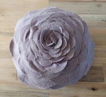 Neues Filzkissen Bloomingville Rosen-Design lila 30 cm